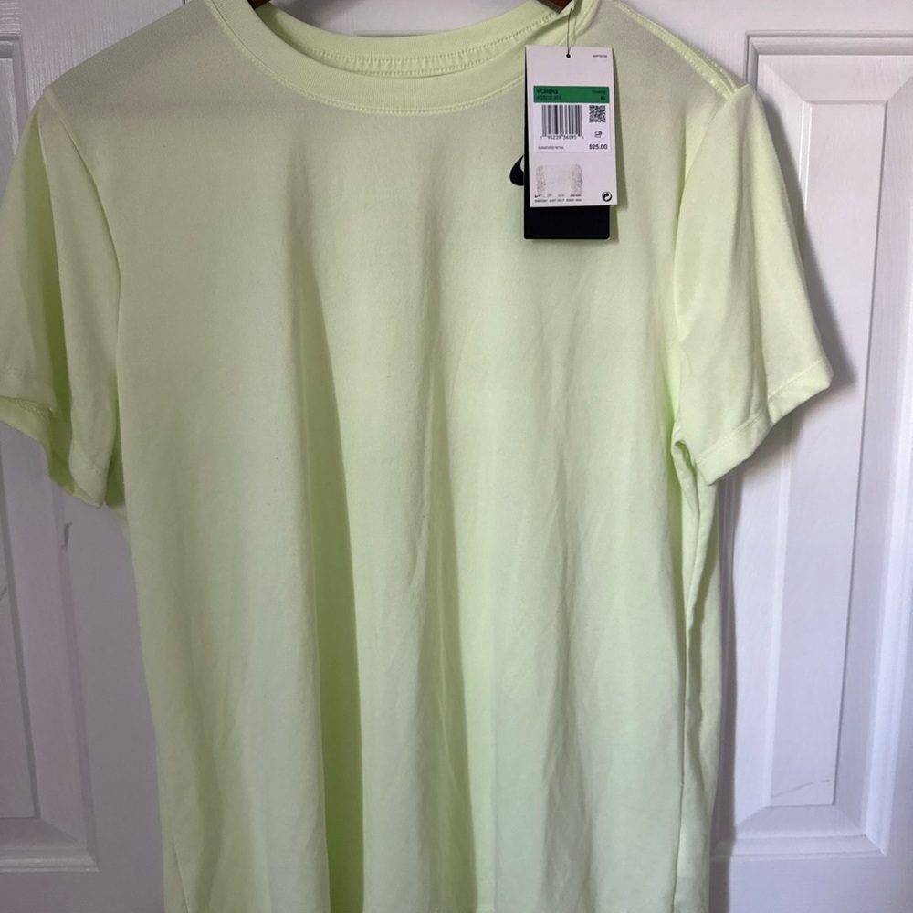 Nike women’s Soft Lime Short Sleeve Tee